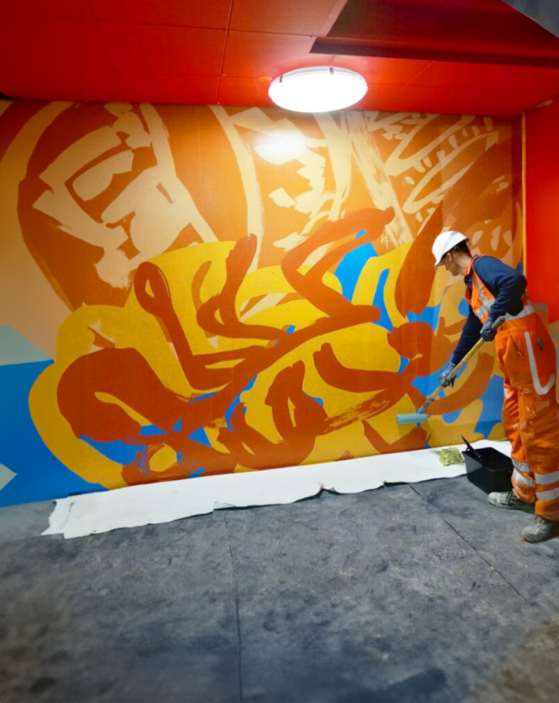 Het beschermen van een kunstwerk in Amsterdam.