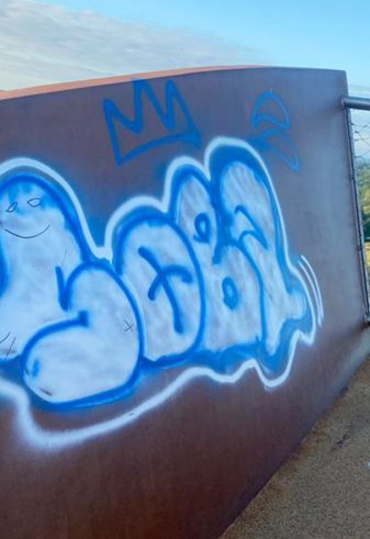 Ander voorbeeld van vreselijke graffiti op de wanden van de uitkijktoren